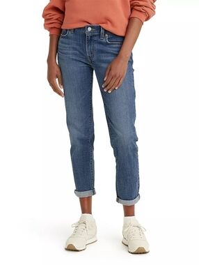 NWOT Levi's Boyfriend Jeans